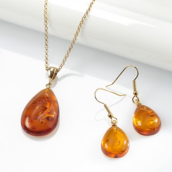 Collier avec pendentif d’ambre