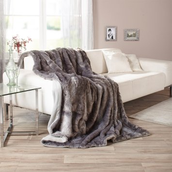 Couverture en fausse fourrure aspect « loup »