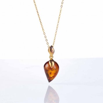 Chaîne avec pendentif en ambre