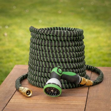 Tuyau d'arrosage extensible avec raccords rapides