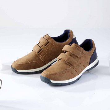 Comfortabele instappers met klittenbandsluitingen