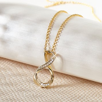 Chaîne avec pendentif "infini"