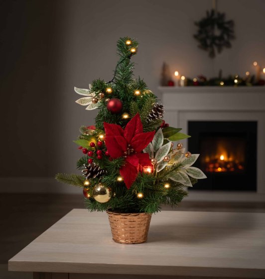Versierde kerstboom met ledverlichting 