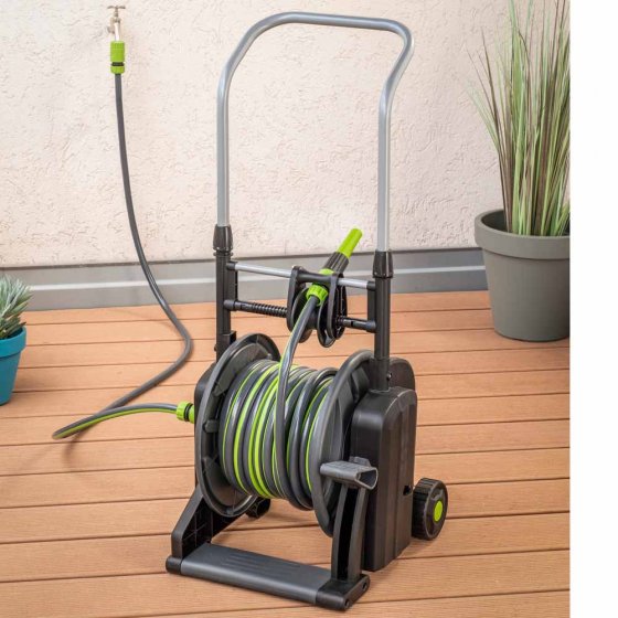 Enrouleur de tuyau à pédale 