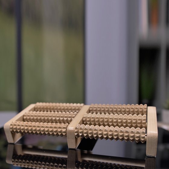 Rouleau de massage en bois pour les pieds 