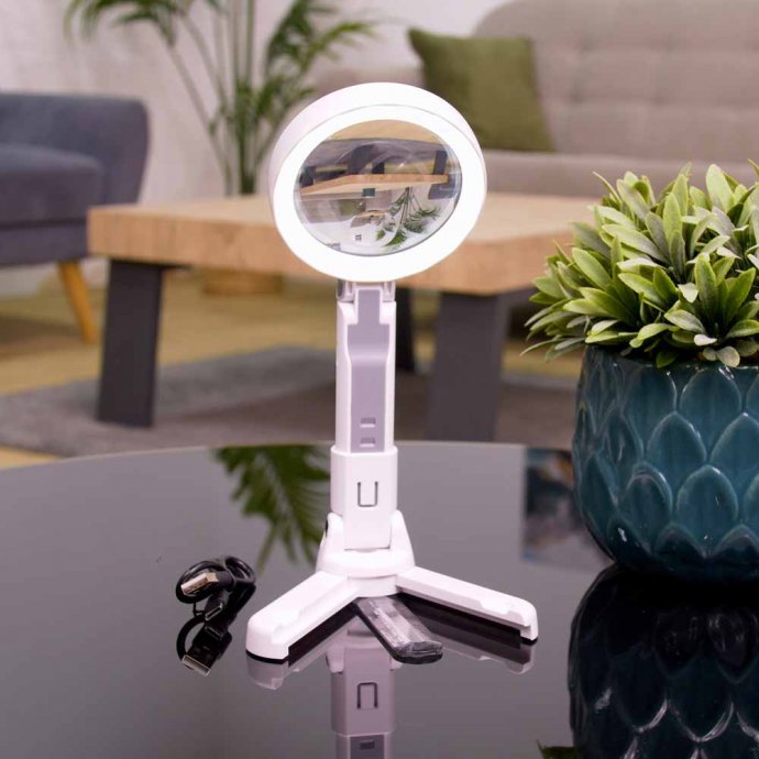 Hand- en staande loep met licht