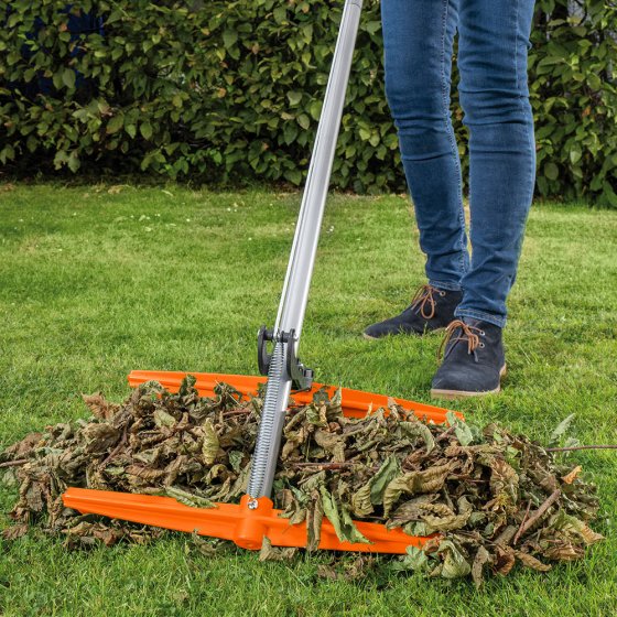 Krachtbesparende telescopische hark met grijper 