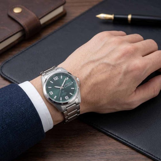 Montre-bracelet solaire à radio-pilotage « Titan » 