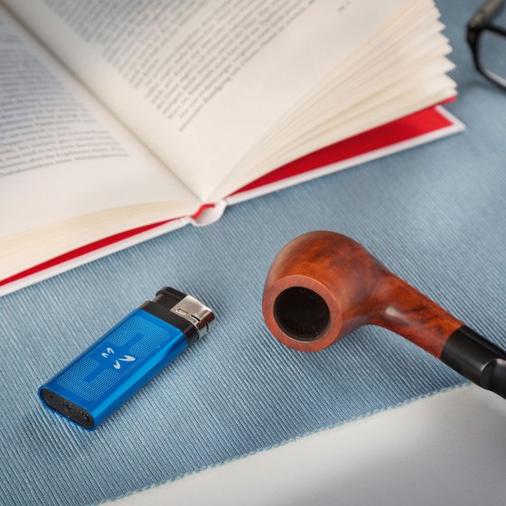 Digitale minicamera met het uitzicht van een aansteker 