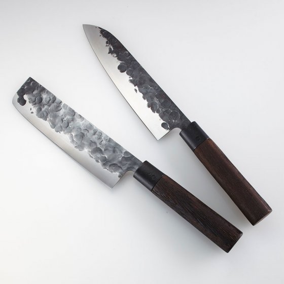 Set de trois couteaux japonais avec aiguiseur