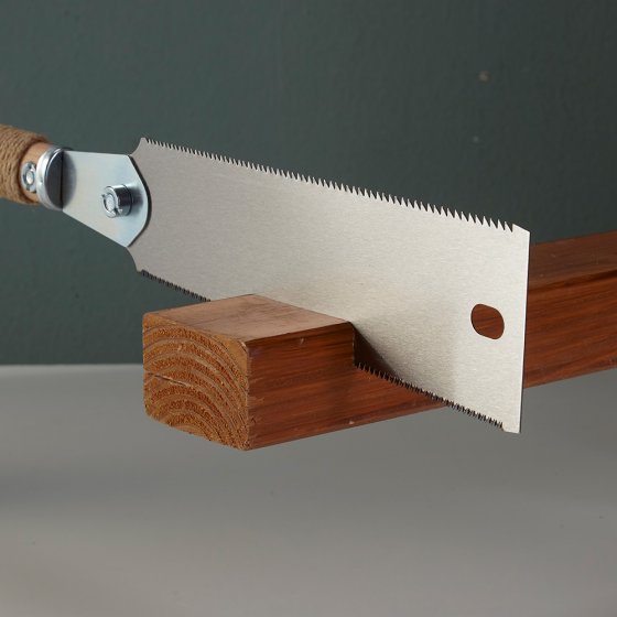 Scie japonaise à coupe tirante 