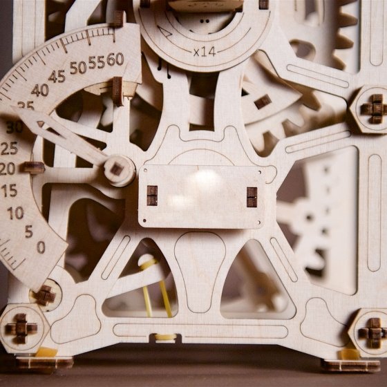 Maquette en bois d'horloge-moteur 