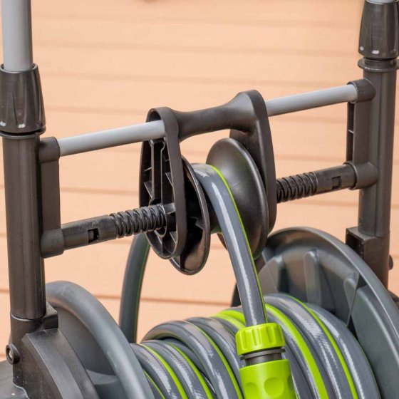 Enrouleur de tuyau à pédale 