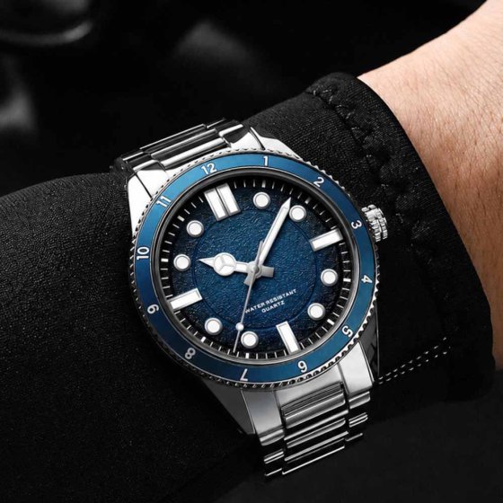 Montre sportive pour homme 