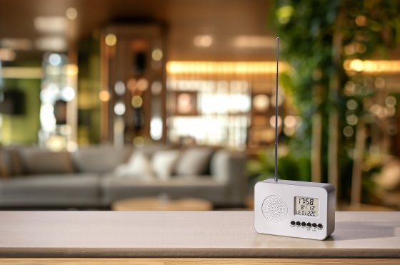 Uw cadeau: radio met klok en thermometer 