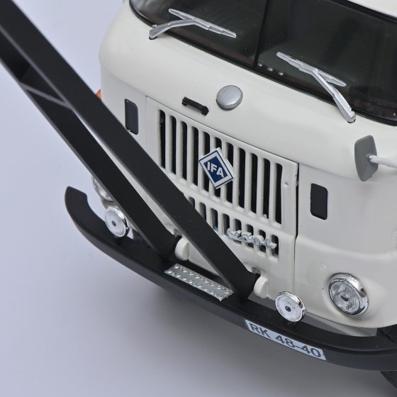 Camion fourgon IFA W50 