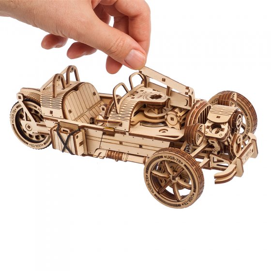 Maquette en bois véhicule à trois roues 