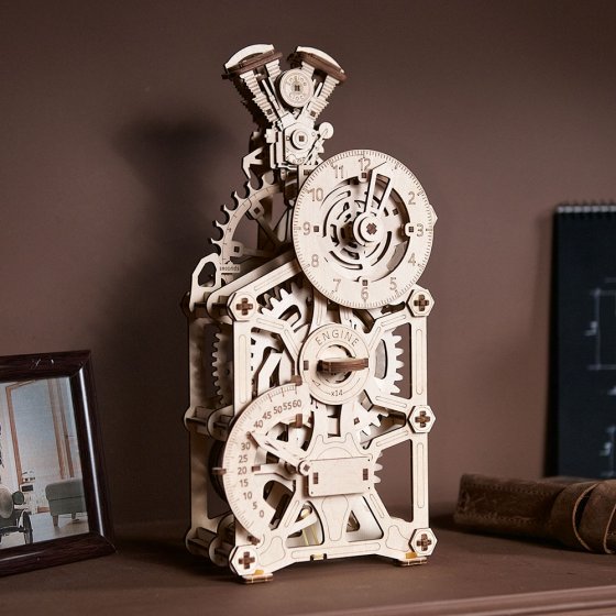 Maquette en bois d'horloge-moteur 