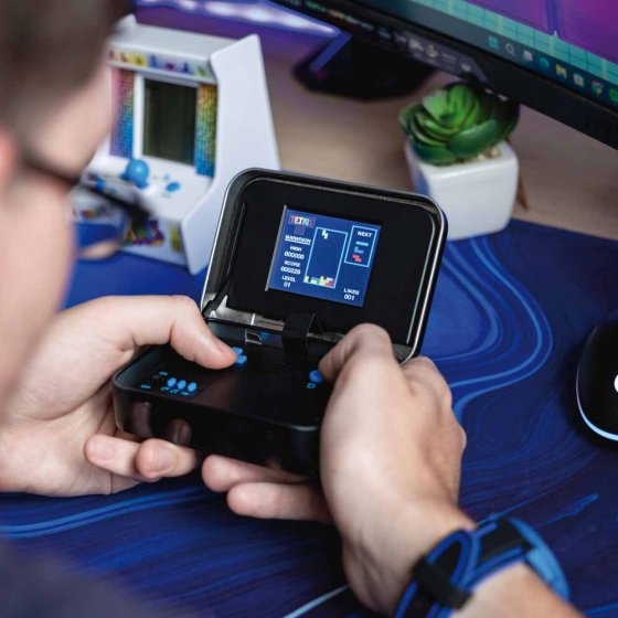 Tetris spelconsole in een blik 