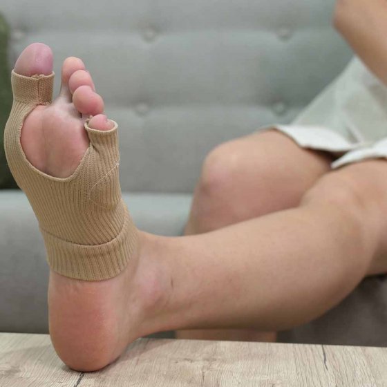 Séparateur d'orteils pour hallux valgus 