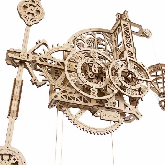 Houten wandklok met pendel 